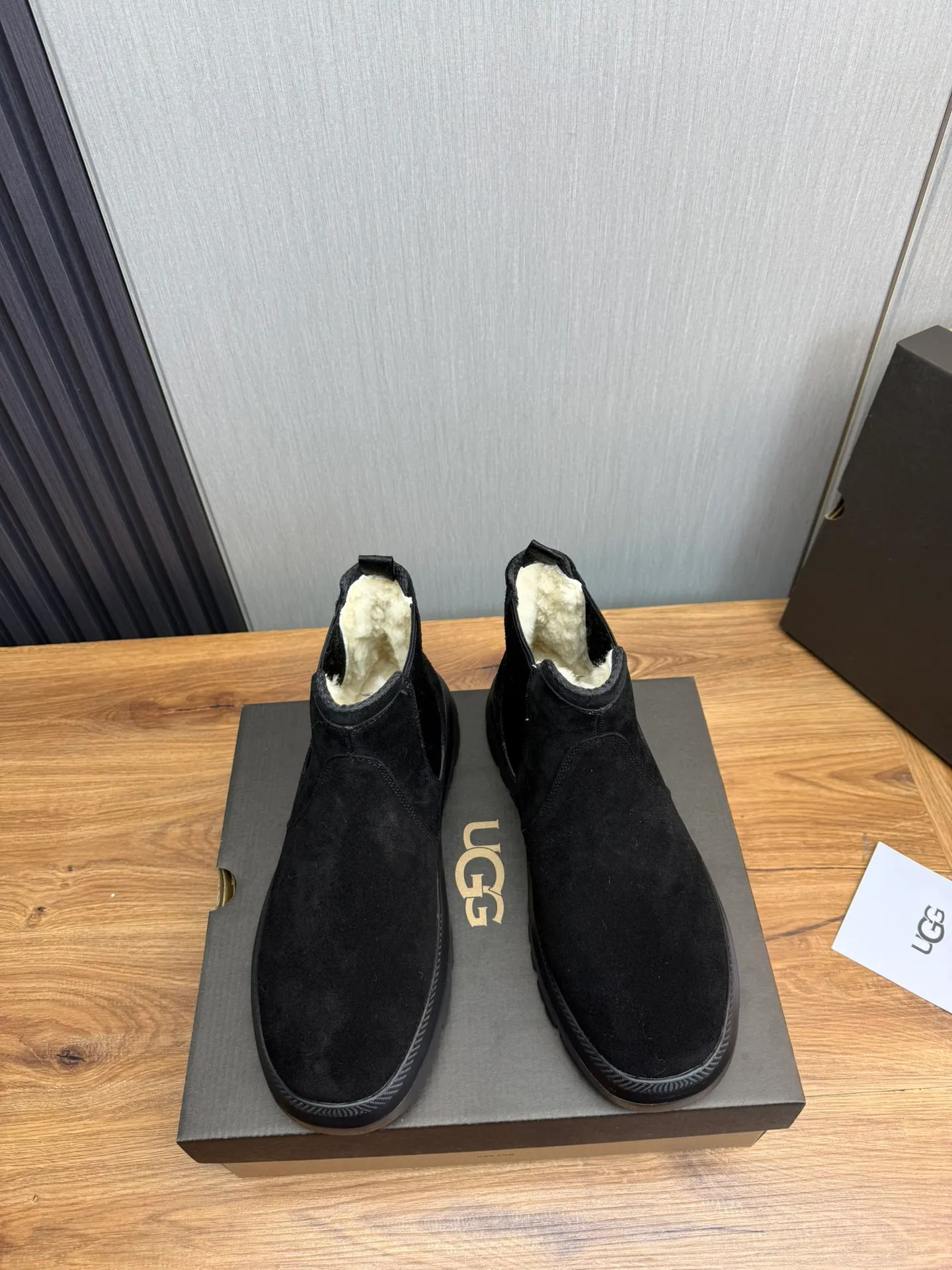 Men's shoes 💰480💰 [UGG] Hot winter warm boots 🐑Purely hand-stitched! Simple and stylish design, frosted cowhide➕Comfortable and warm wool➕UGG original outsole‼ ️Soft and comfortable to wear, with good warmth retention and excellent foot feel. 41-47 positive code